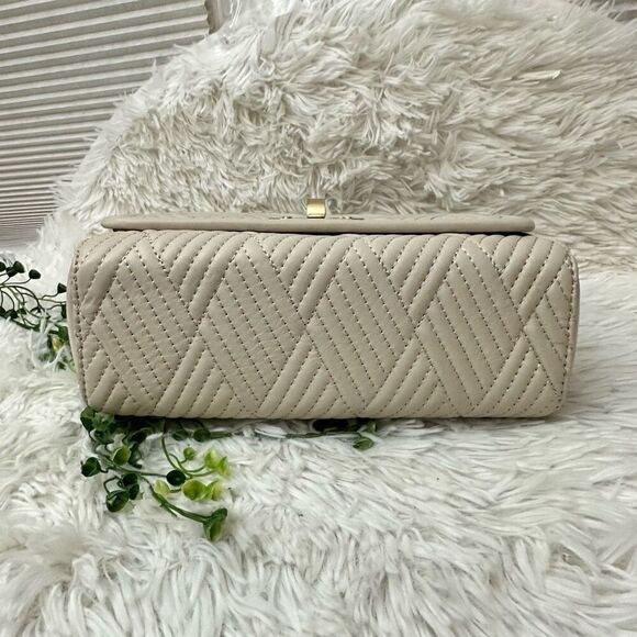 Talbots Off White Quilted Genuine Leather Chain‎ Strap Turn lock Shoulder Bag - Picture 4 of 12